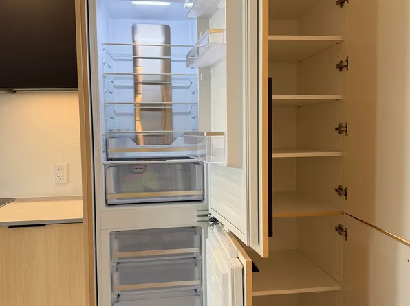 13738 Central Ave #6F, Surrey, BC V3T 0K6