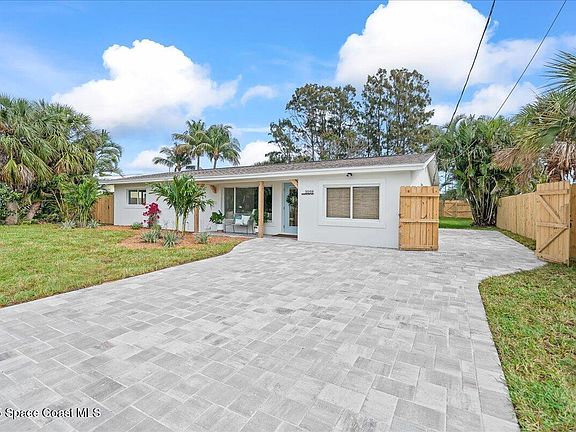3rd image of 2059 Barracuda Ave