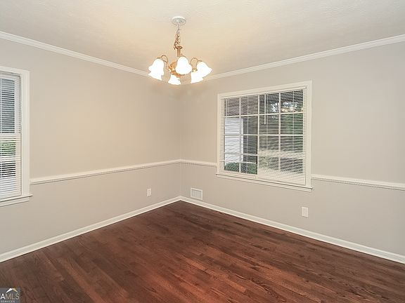 4th image of 3103 Skyland Dr SW