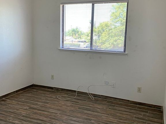 5th image of 172 N Shasta Ave APT 4