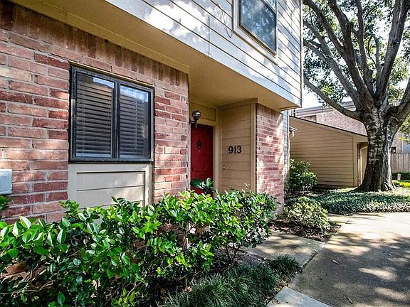 3rd image of 913 Memorial Village Dr #78