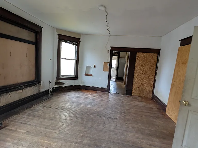 1104 W Smith St — Photo 3