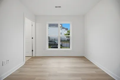 909 Baltic Ave — Photo 5