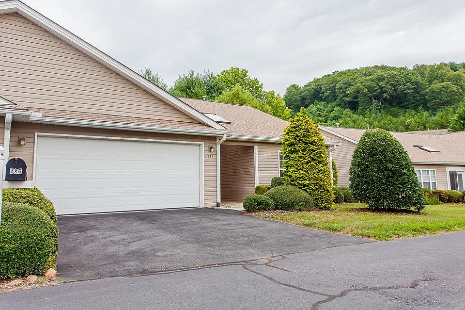 1st image of 286 Castle Creek Dr