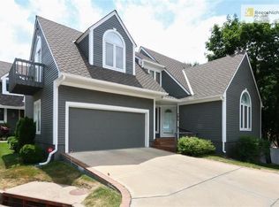 7872 Howe Cir, Prairie Village, KS 66208