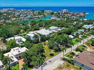 400 Wedge Dr, Naples, FL 34103
