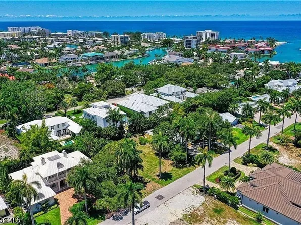 400 Wedge Dr, Naples, FL 34103