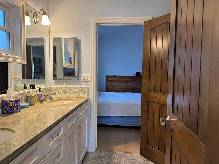 1740 Mathews Ave — Photo 23