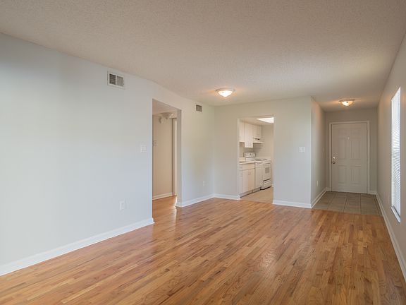 5th image of 408 S Tampania Ave #10561901