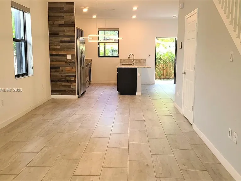 2851 SW 15th Ave #15 — Photo 4