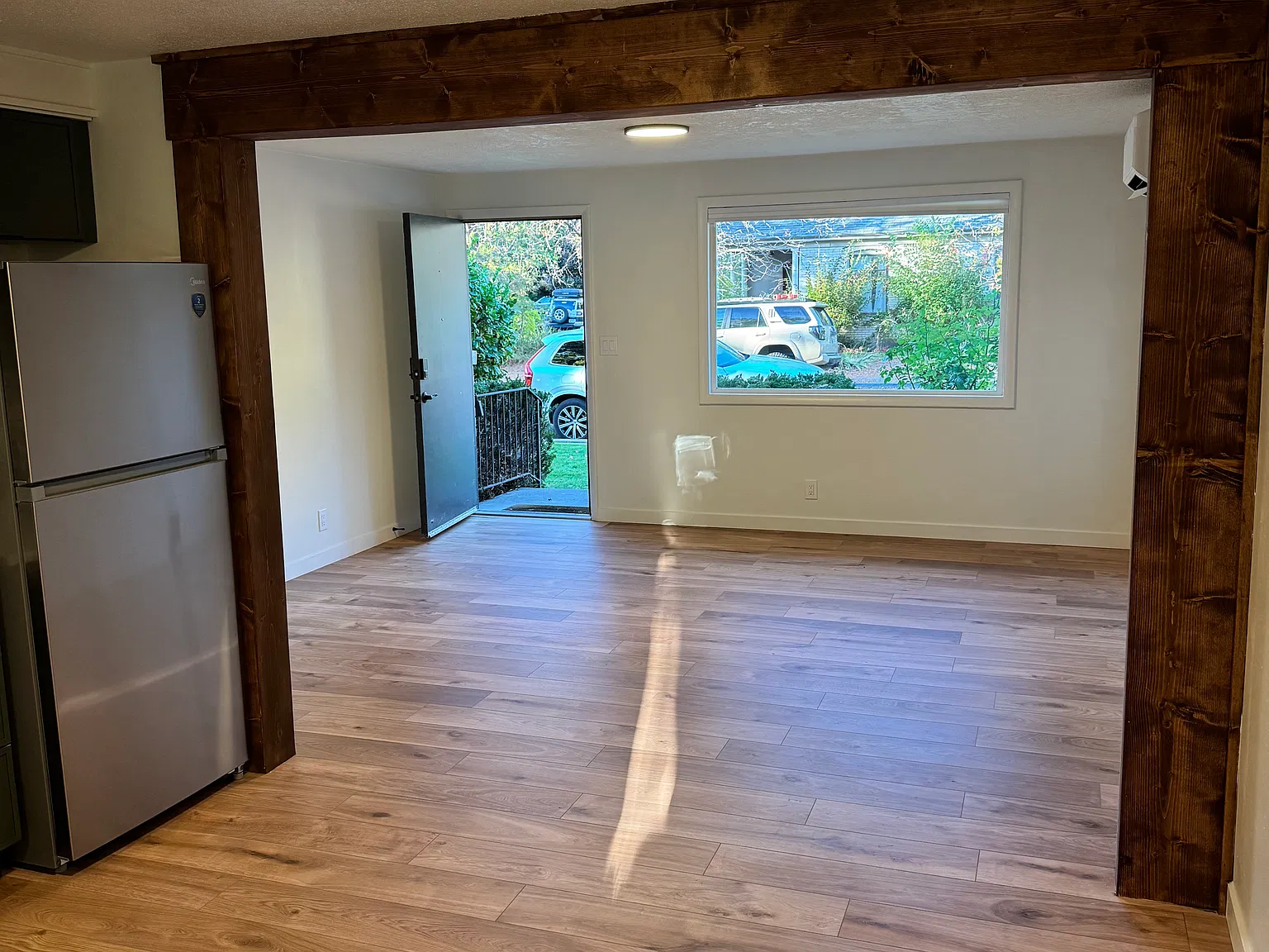 2 bed, 689 sqft, $2,050 — Photo 2
