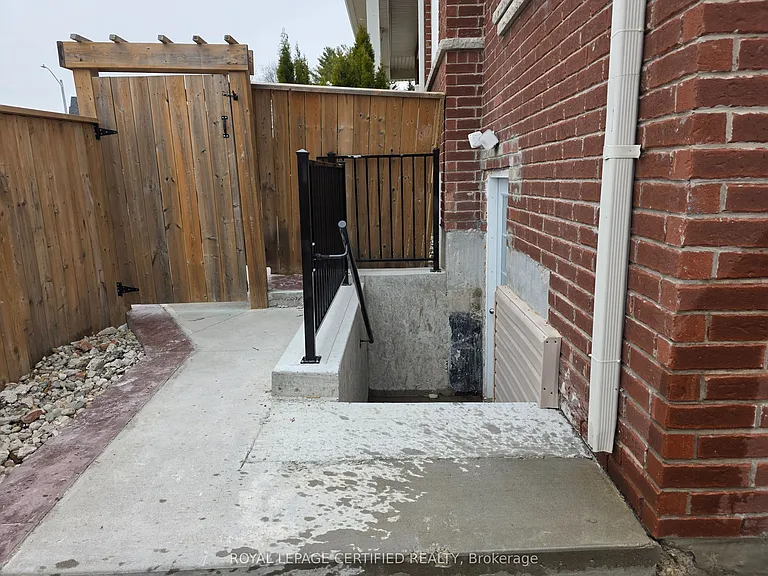 367 Equestrian Way #BASEMENT — Photo 16
