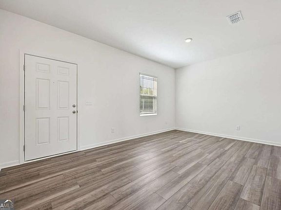 4th image of 88 Ellenore Dr