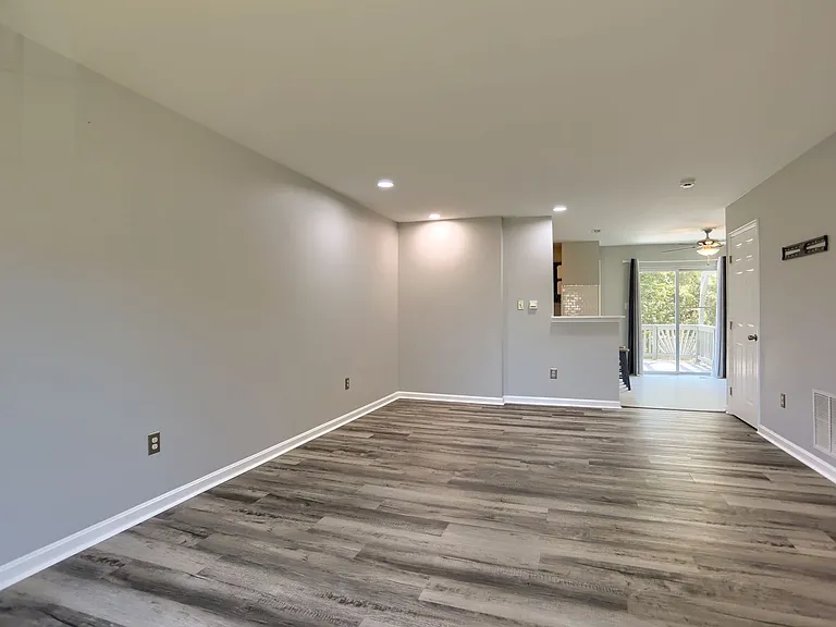 618 Milford Ct — Photo 5