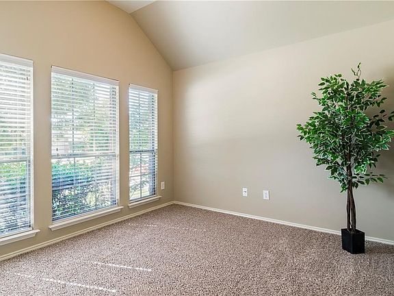 5th image of 5036 Blackwood Dr