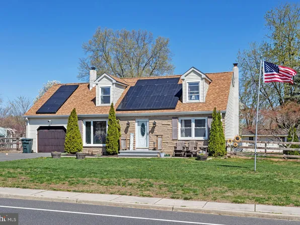 9 Hockamick Rd, Cookstown, NJ 08511