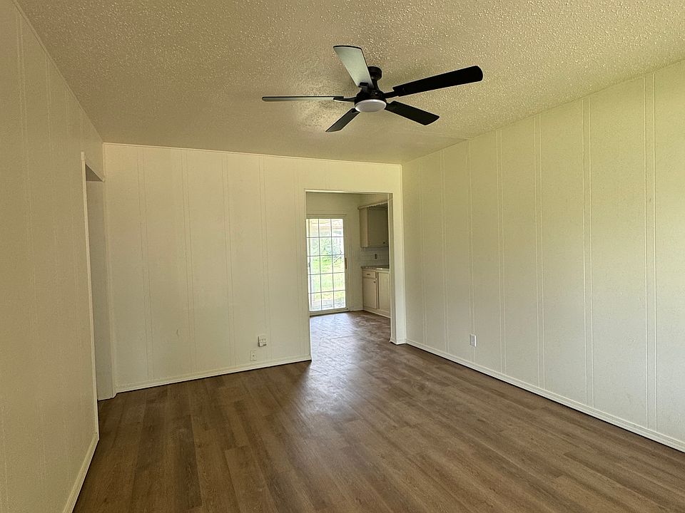 1st image of 213 SW 23rd St