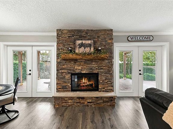 5th image of 1044 FOREST CIRCLE