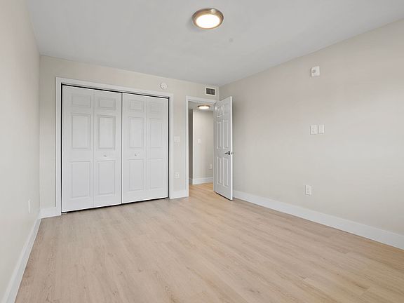 4th image of 1101 NE 80th St #102