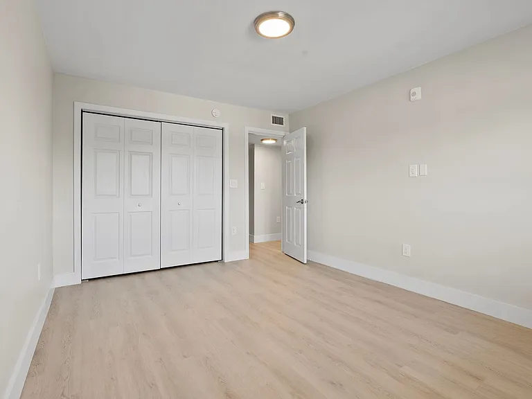 Waterside Apartments — Photo 4