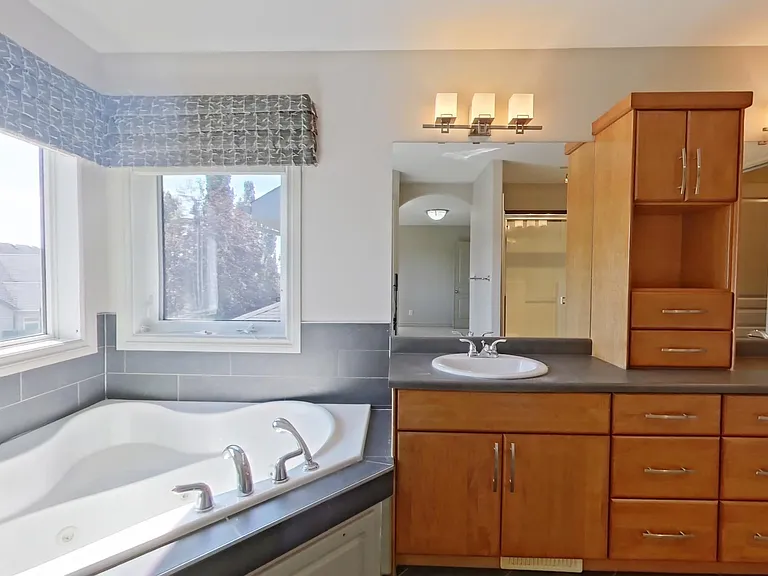 6162 Maynard Cres NW — Photo 13