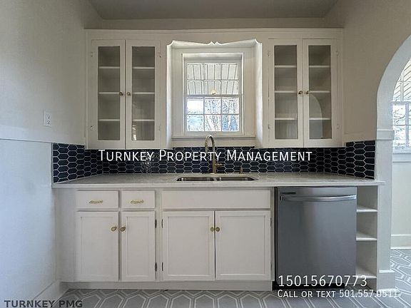 5th image of 419 Louise St