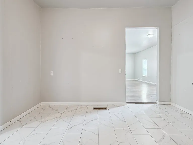 516 W Martin St — Photo 5