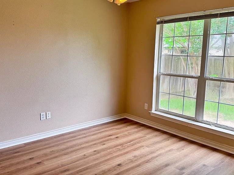 243 Stuttgart Cir — Photo 13