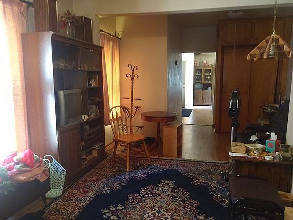 4th image of 604 S Mill St