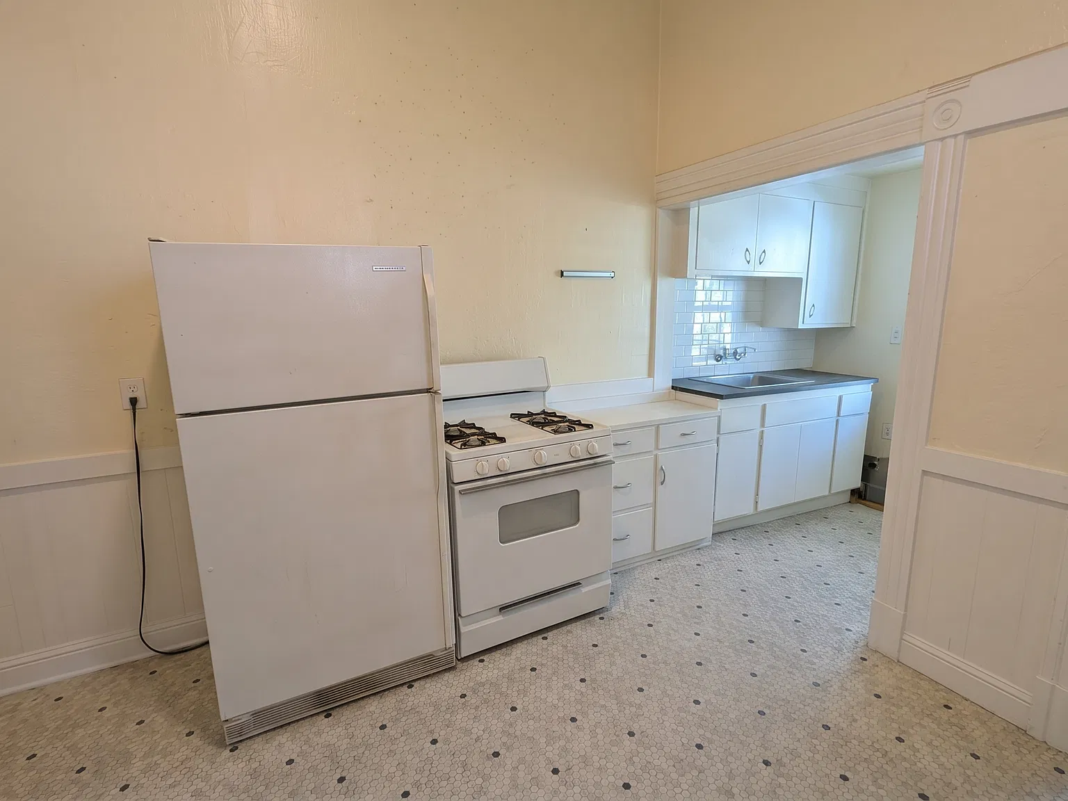 Studio, 412 sqft, $1,295 — Photo 3