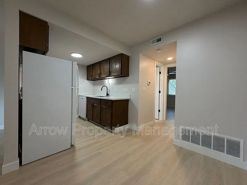 1 bed, 1.0 bath, 598 sqft, $795 — Photo 3