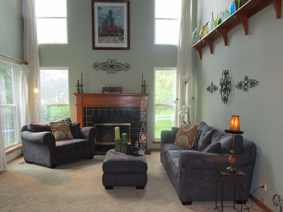 1st image of 824 Waterford Dr