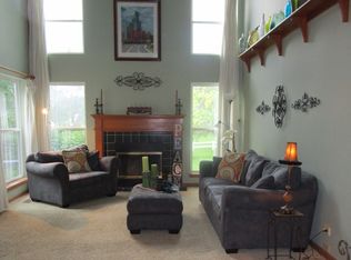 824 Waterford Dr, Grayslake, IL 60030