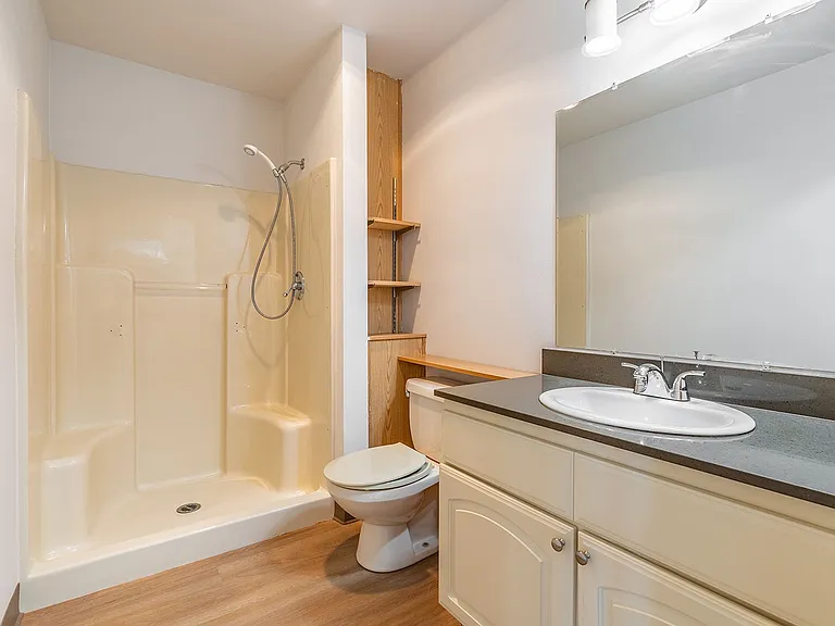 Crossroads Garden Apartments — Photo 85
