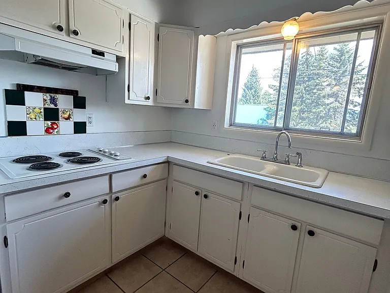 613 Crawford Ave — Photo 8