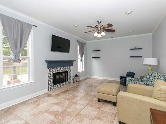 3rd image of 23 Eisenhower Ct