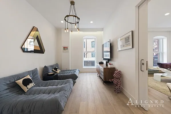 Sold by Isaacs Ganz Real Estate | media 14