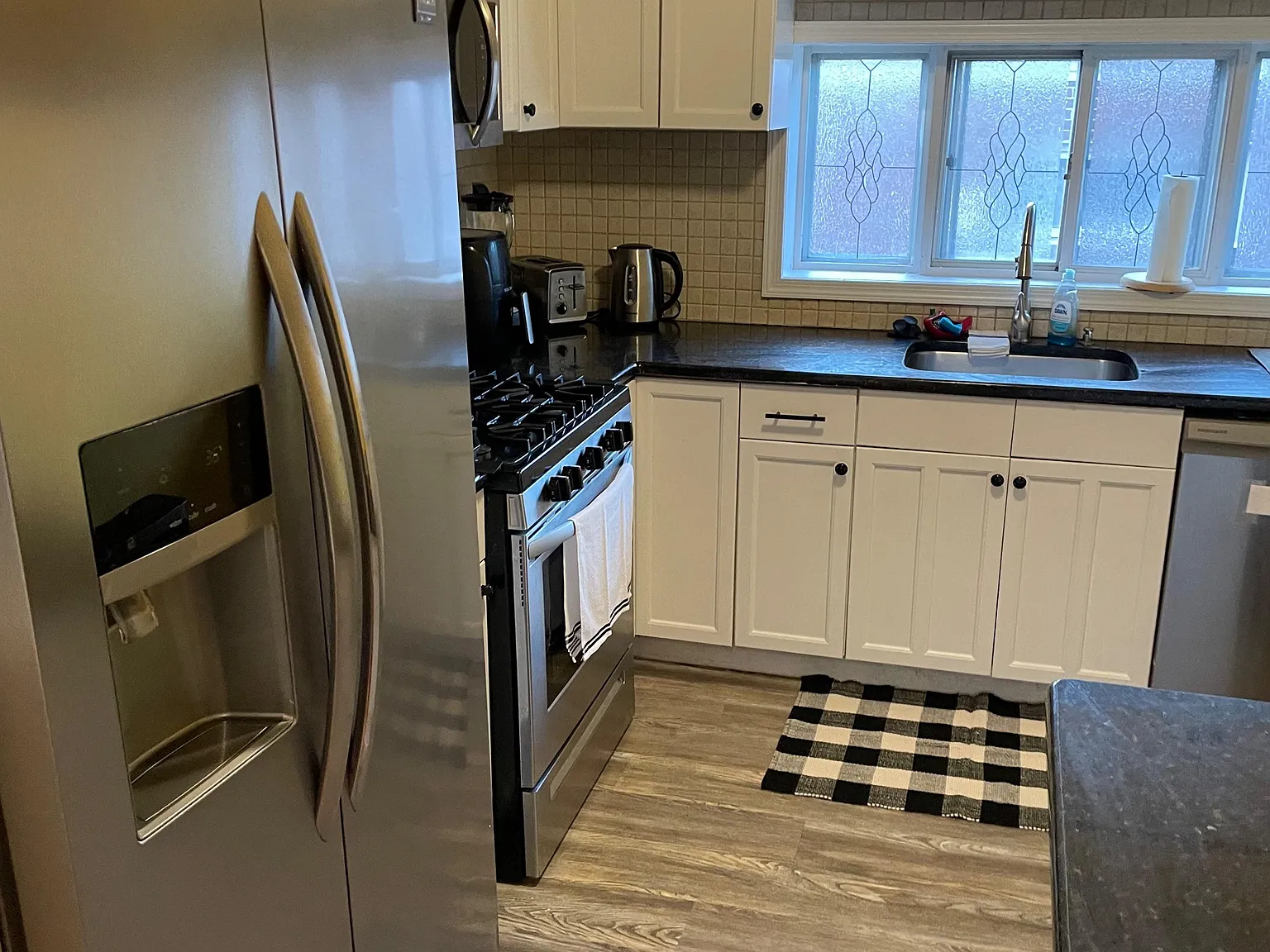 2 bed, 1.0 bath, 1179 sqft, $1,455 — Photo 3