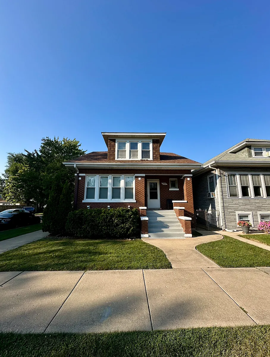 Building Photo - 5058 W Carmen Ave #2