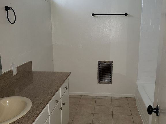 2nd image of 5150-1 Woodman Ave #25