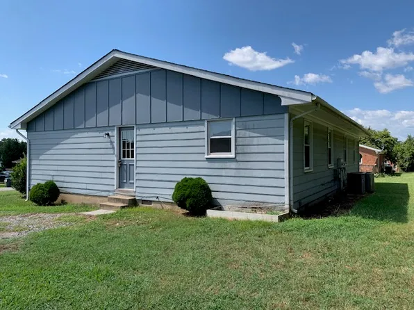 1807 Meadow Dr, Fredericksburg, VA 22405