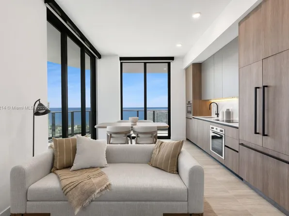 580 72nd St #2101, Miami Beach, FL 33141