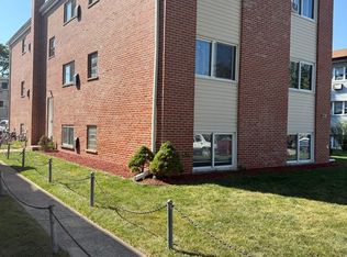 8281 Elizabeth Level Gdn, Niles, IL 60714