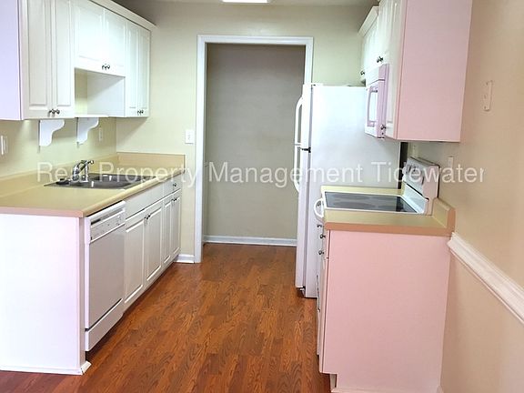 3rd image of 2547 Old Greenbrier Rd