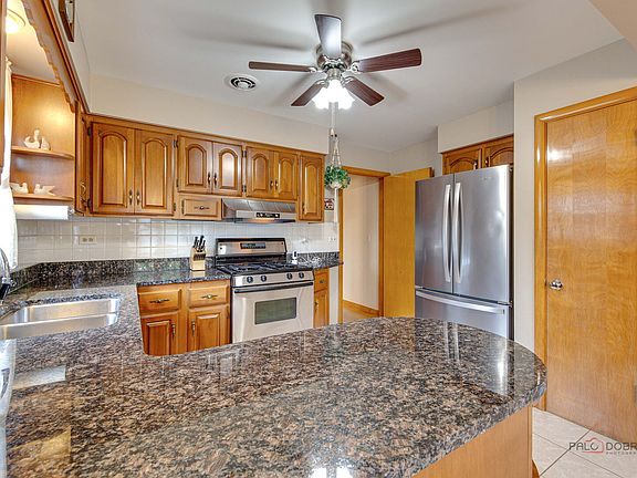 5th image of 7029 W Kedzie St