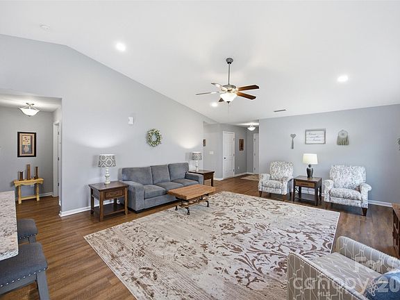 5th image of 5716 Piney Pointe Dr