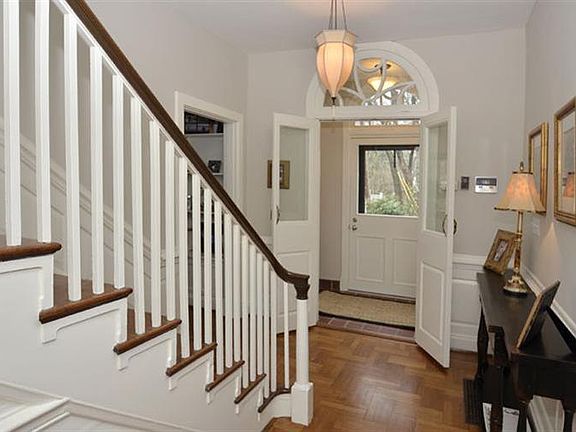 2nd image of 10 Peasenhall Ln