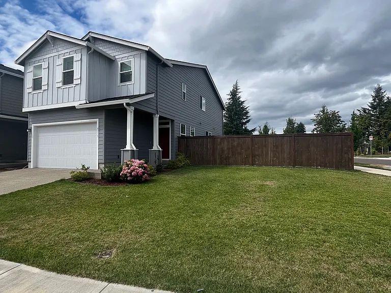8715 SW Mohegan Ln — Photo 1