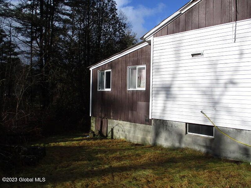 5th image of 961 E River Drive