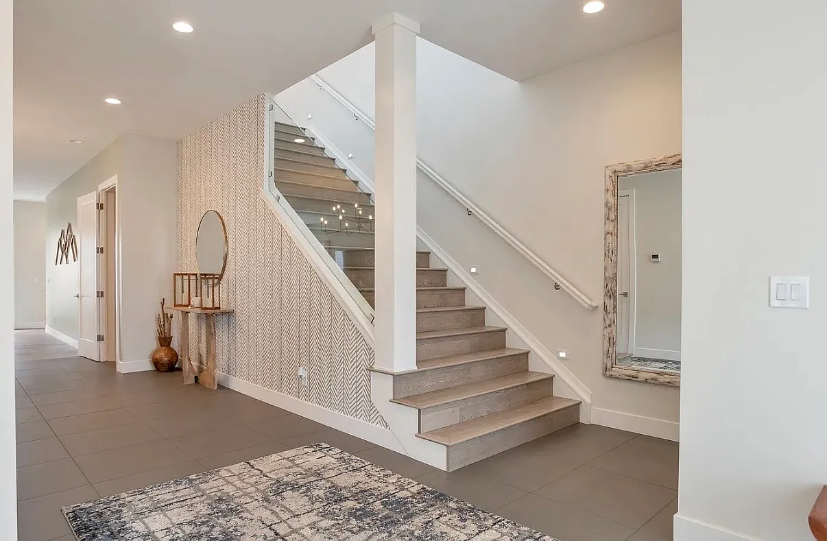 5 bed, 4868 sqft, $6,500 — Photo 2